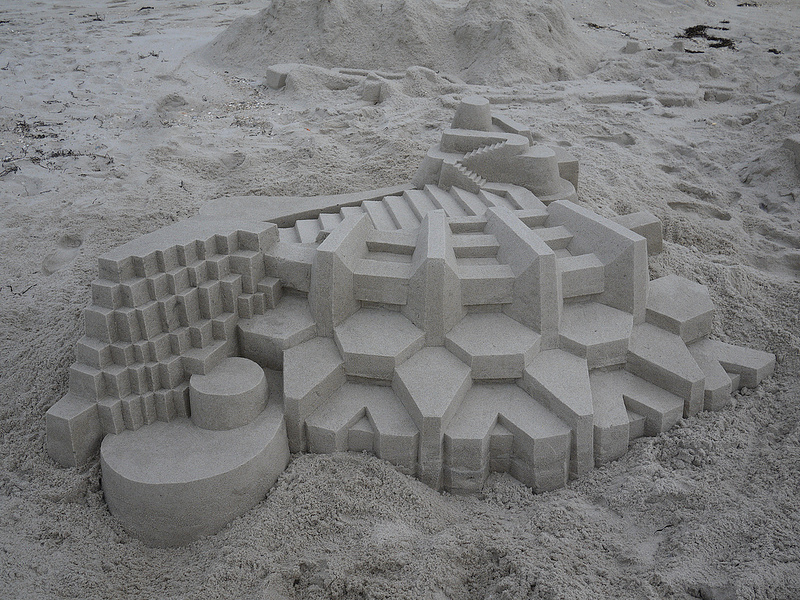 Illustration for article titled Geometric sand sculptures put your bucket-and-trowel creations to shame